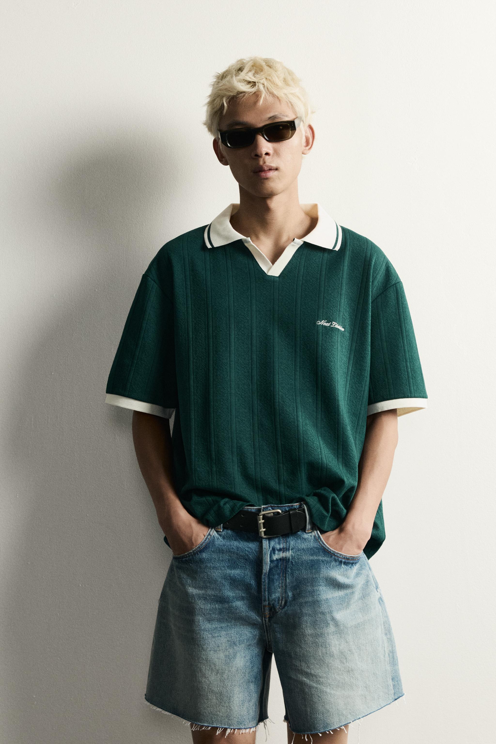 RELAXED FIT EMBROIDERED TEXT POLO — Bottle green