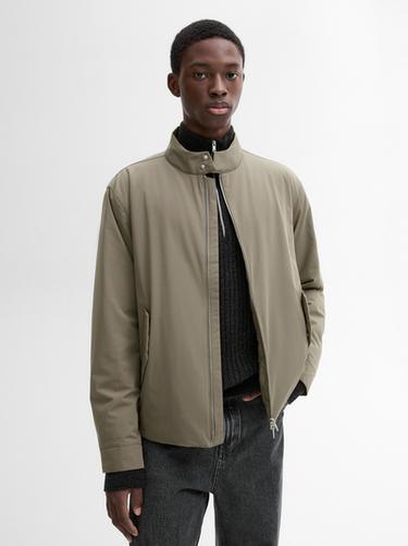 Chaqueta ligera cierre cremallera - 897 de Zara