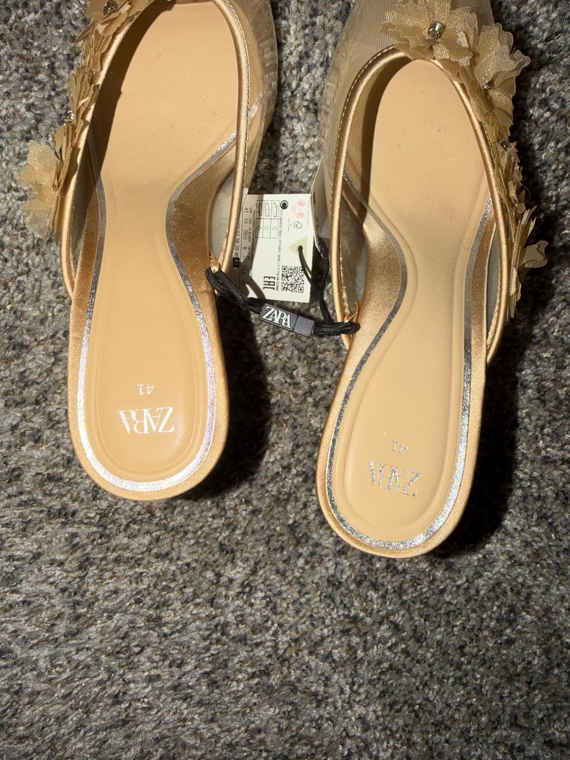 FLORAL HEELED VINYL PUMPS - Image 4