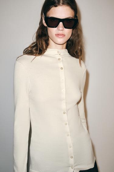 BUTTONED TURTLENECK TOP — Ecru 1