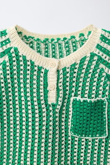 T-SHIRT EN MAILLE À RAYURES - Écru / Vert de Zara - Image 2