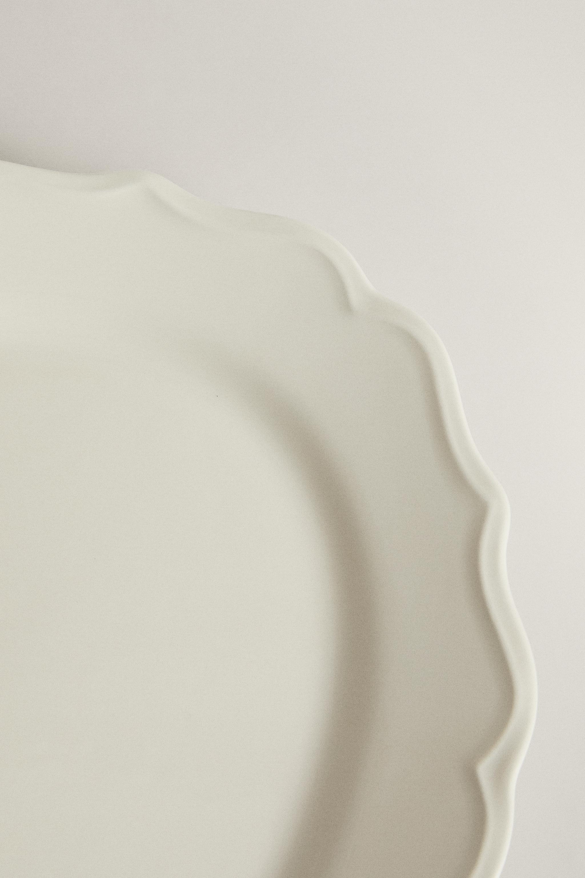 PLAT FAÏENCE BORD RELIEF