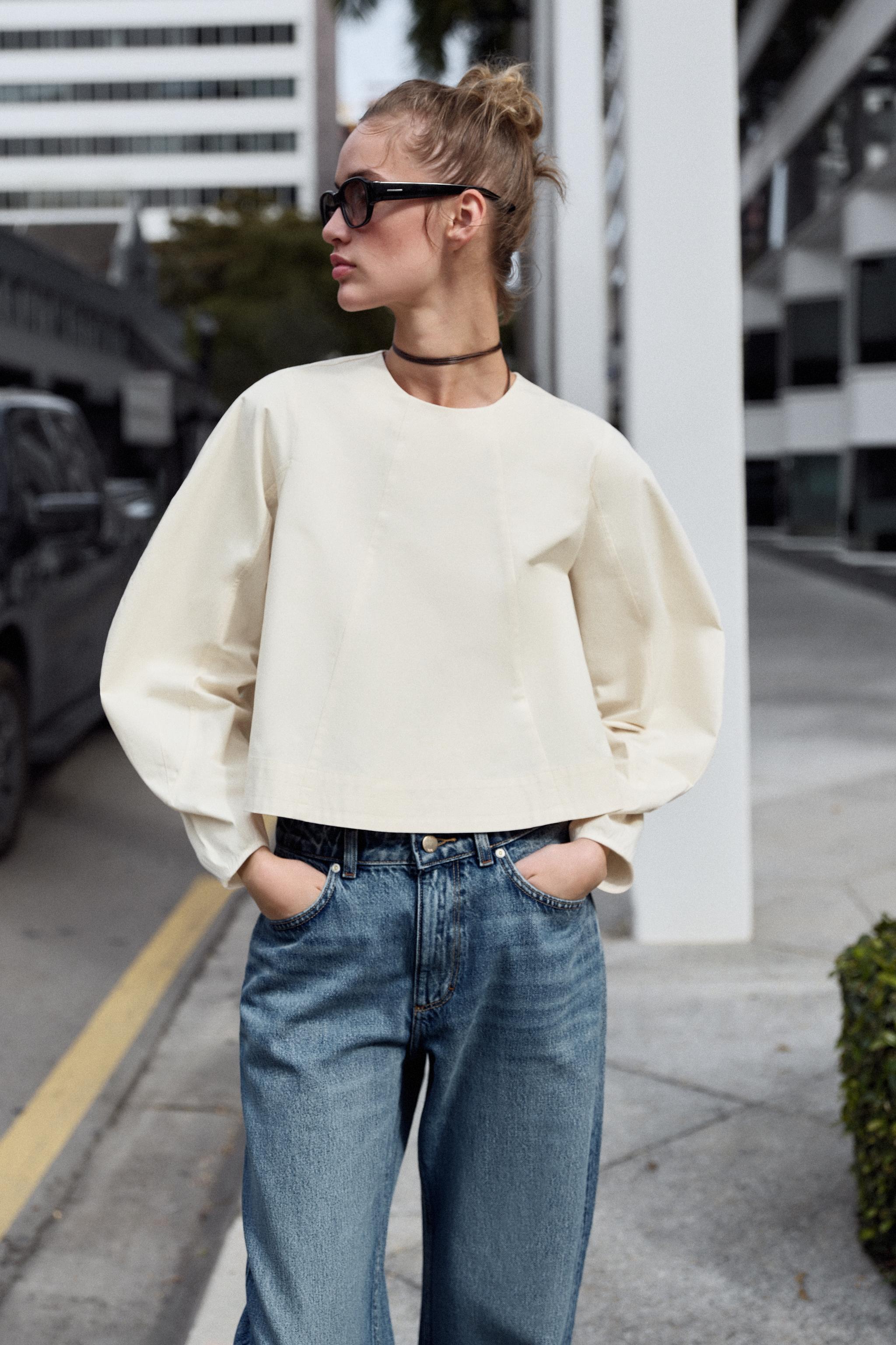 VOLUME SLEEVE CROP TOP