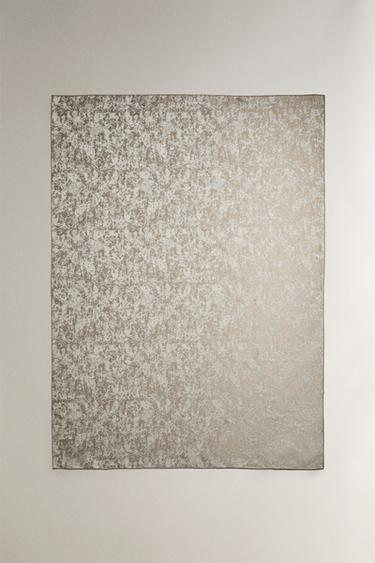 بطانية جاكار بأزهار - فضي الخاص بـ Zara