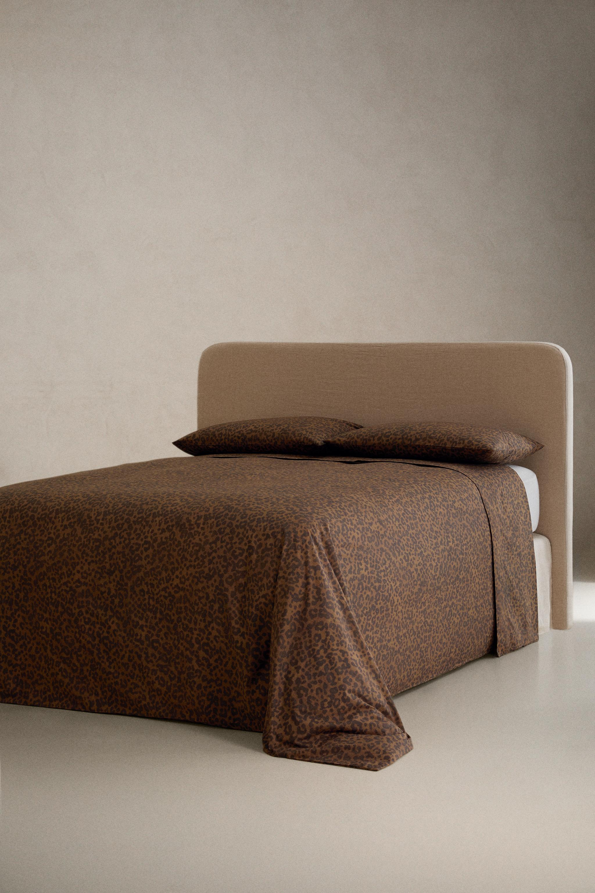 LEOPARD PERCALE FLAT SHEET (200 THREAD COUNT) — Dark brown