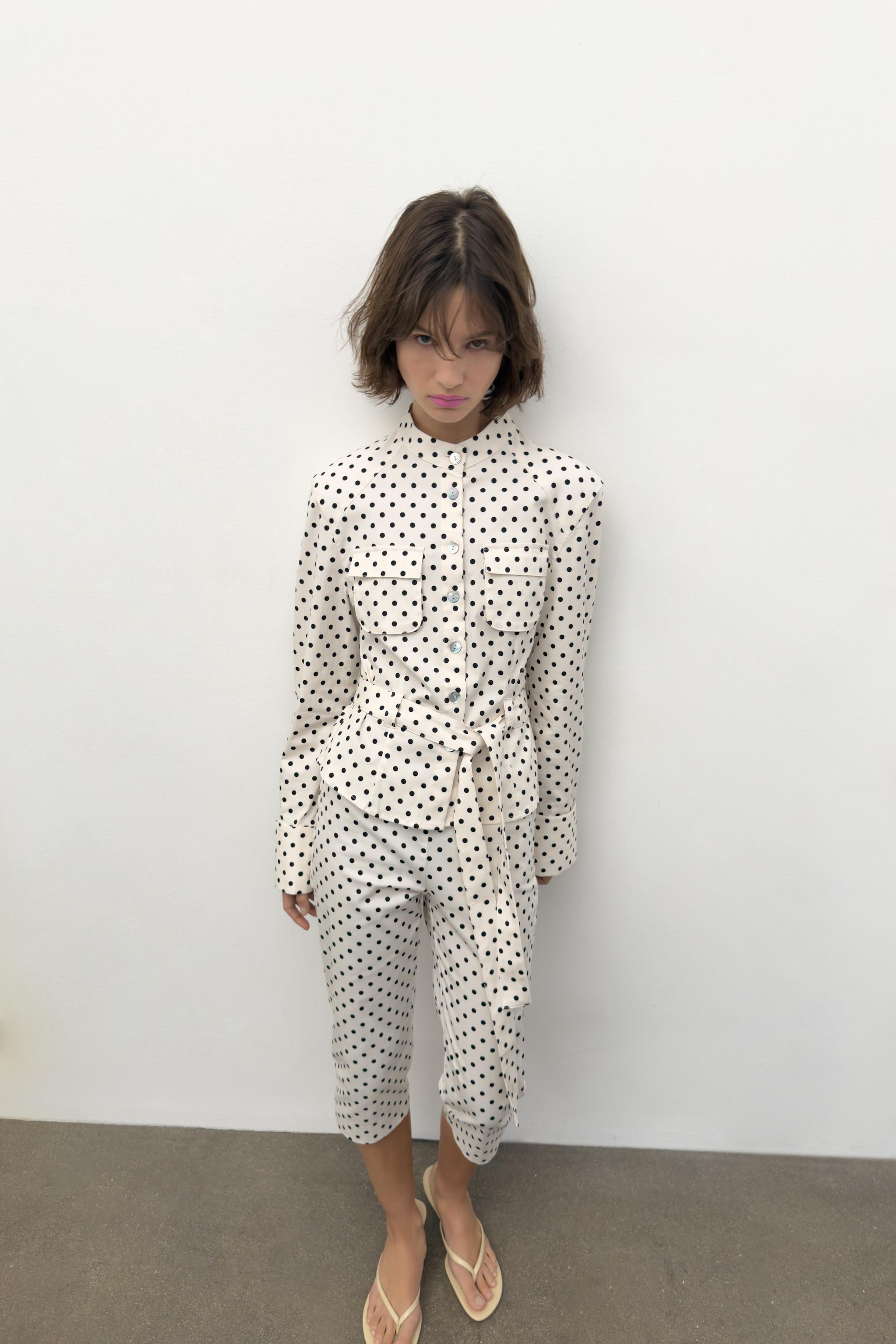 PUANTİYE DESENLİ KAPRI PANTOLON