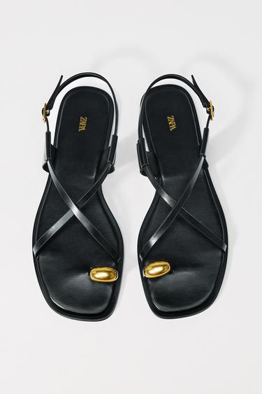 Zara FLAT STRAPPY SANDALS WITH METAL EMBELLISHMENT - Black