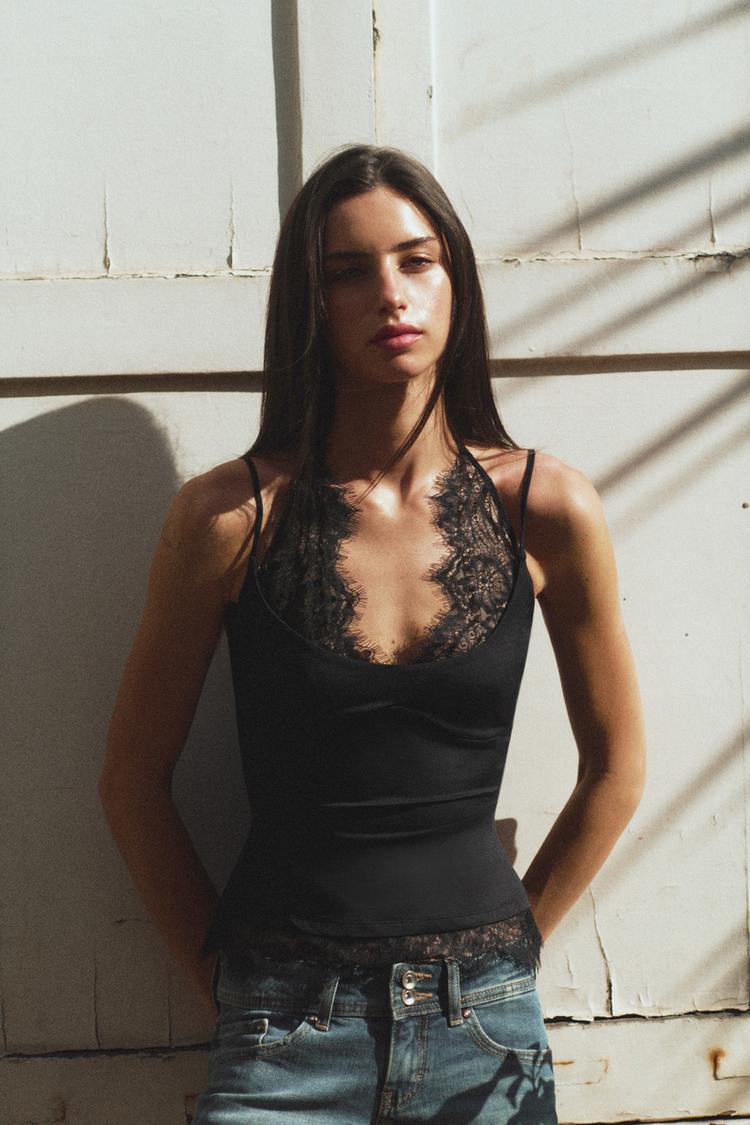 Top halter con borde de encaje 5