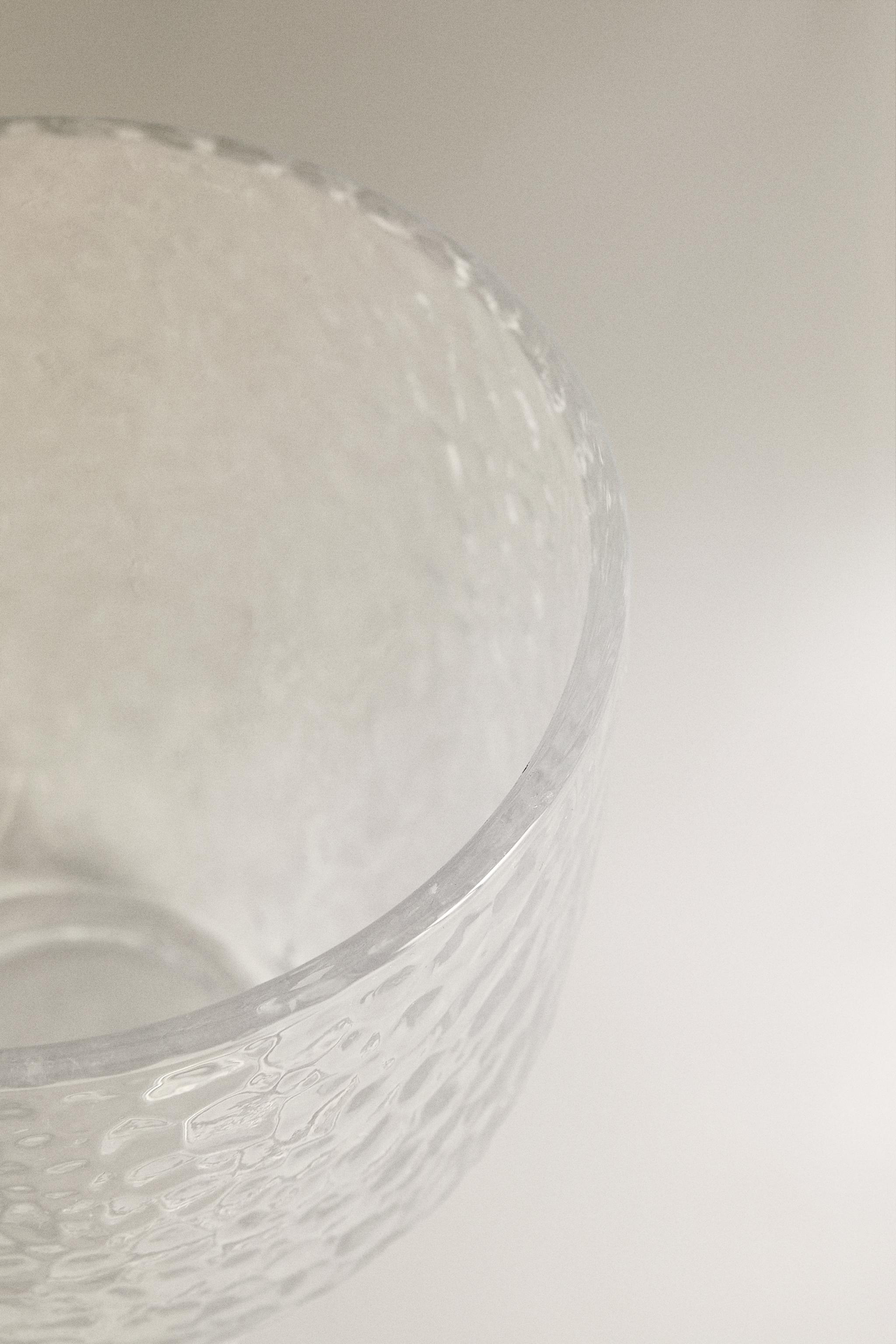 HAMMERED GLASS MUG