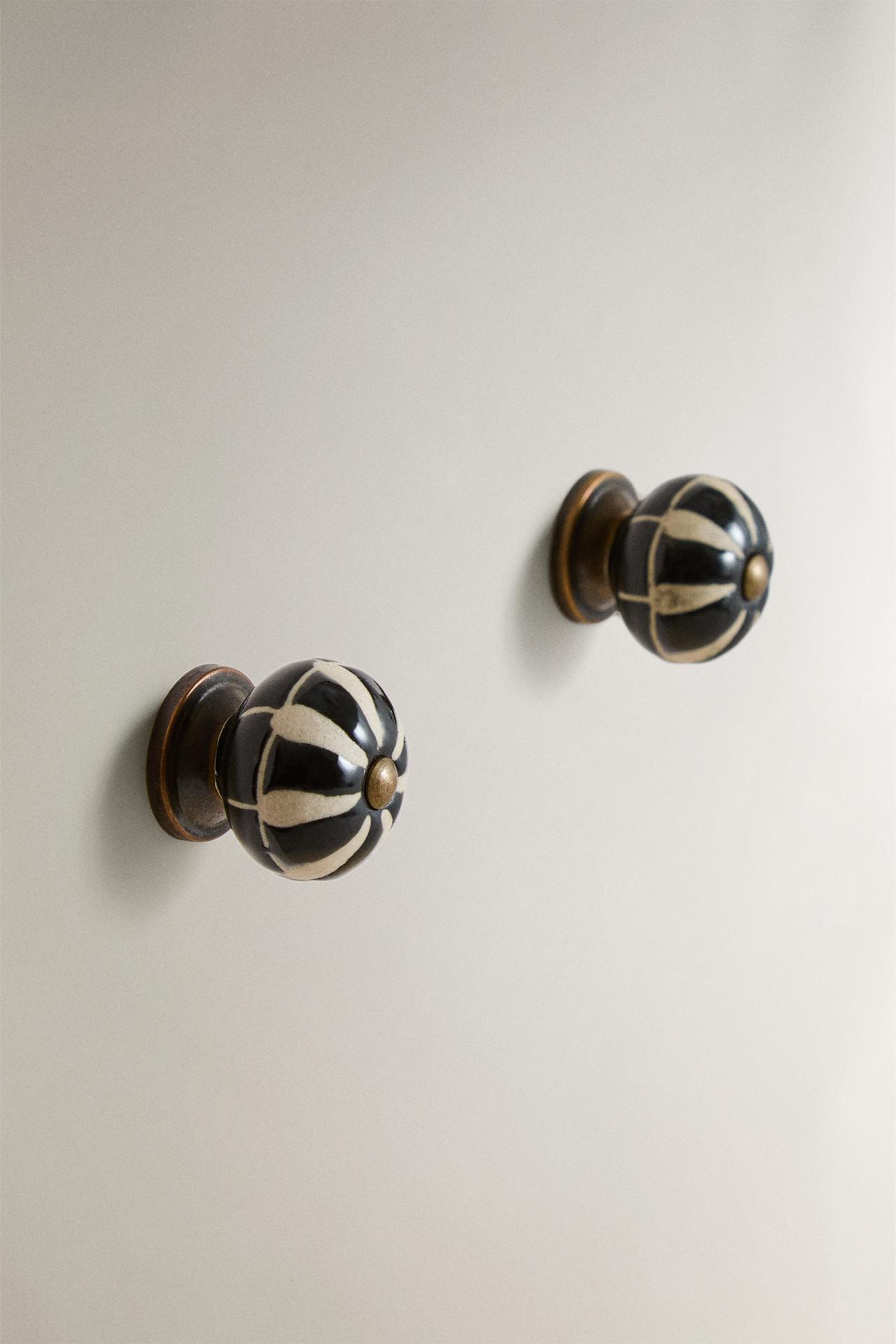 STRIPED CERAMIC KNOB PACK (PACK OF 2) — Black