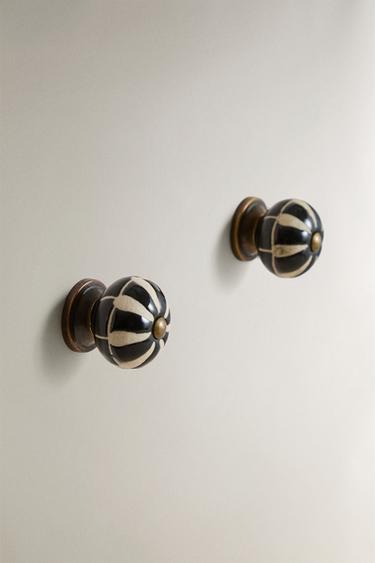 PACK OF STRIPED CERAMIC DOOR KNOBS (PACK OF 2) - Black by Zara - Image 1