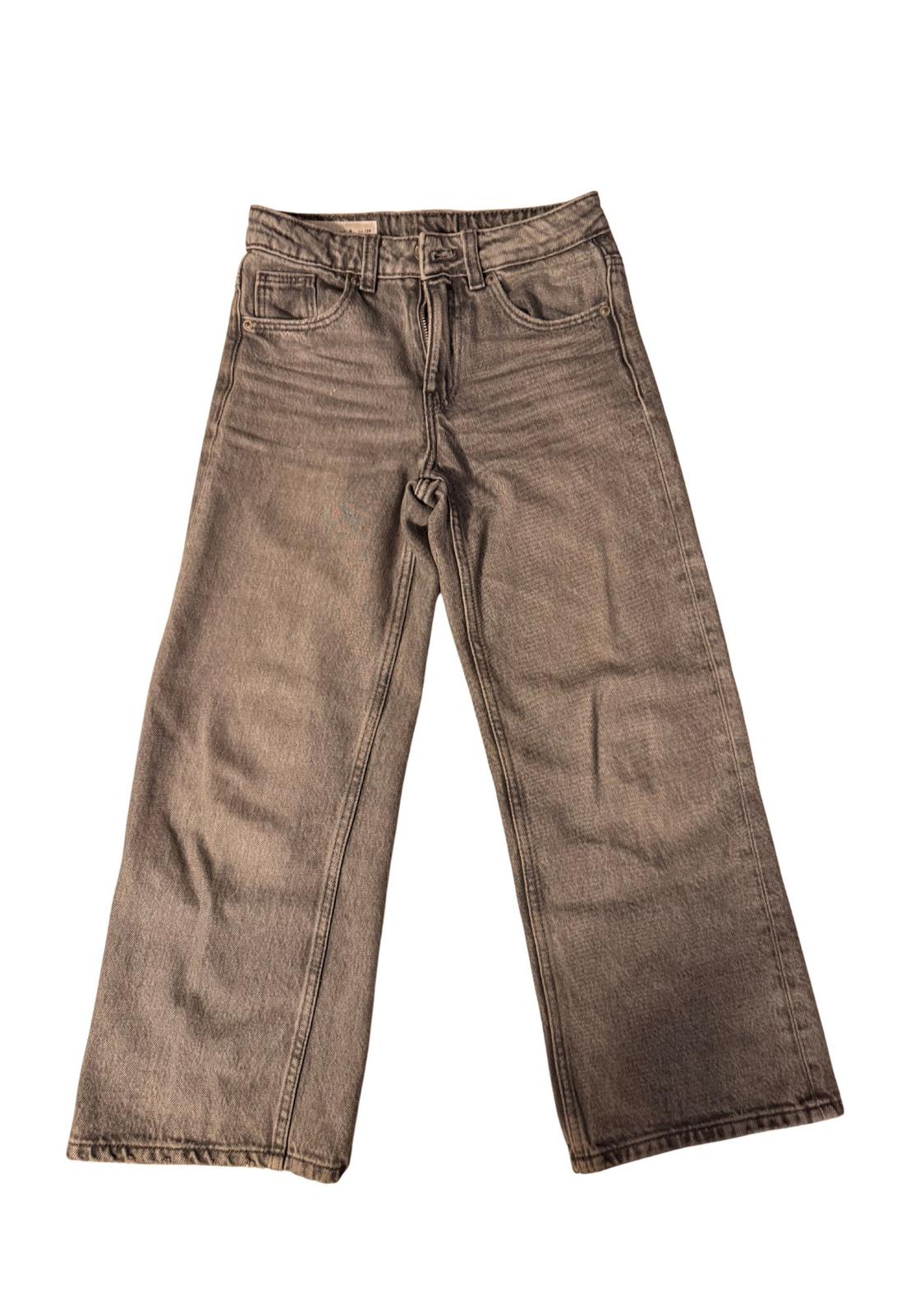 Brown wide-leg jeans with front and back pockets, on a white background.