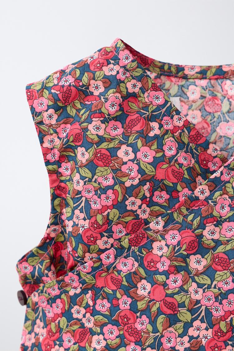 Enterizo con estampado floral confeccionado con tela Liberty 3
