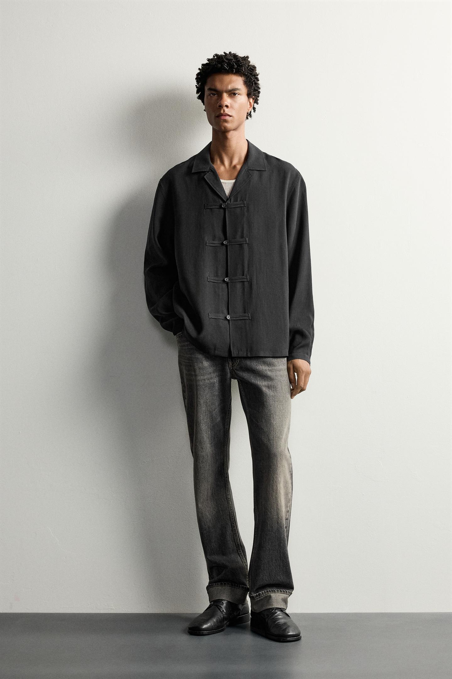 Мужская рубашка Zara Fluid Fabric Shirt with Frog Fastening, цвет: Чёрный — фото 1