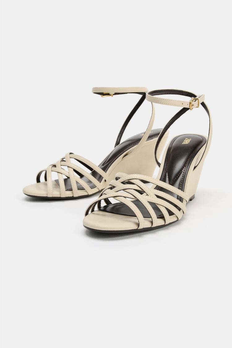 Sandalias de cuña con tiras 4