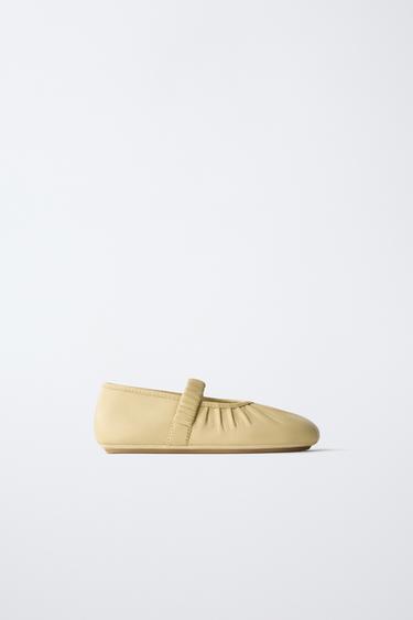 BALLERINES EN CUIR - Jaune de Zara