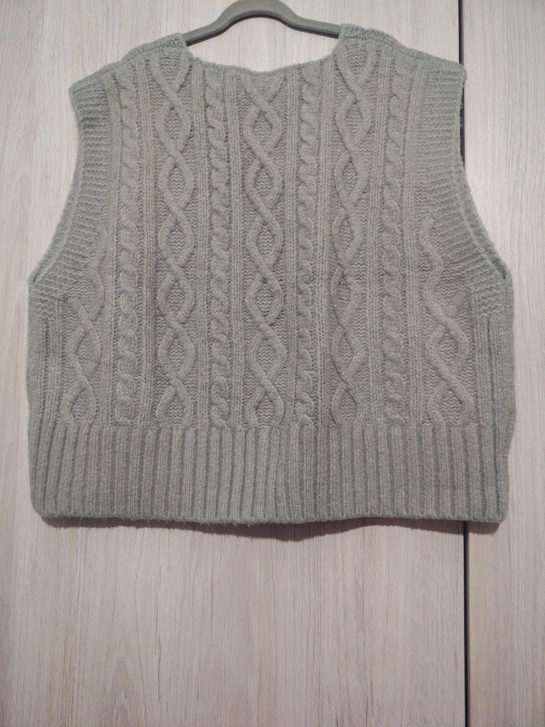 CABLE-KNIT VEST - Image 3