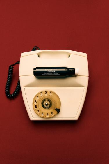 FASHIONABLY LONDON FRAGRANCED GLITTER BRUSH-ON 12ML (0.41 FL.OZ). -  by Zara - Image 0