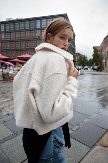 VESTE BOUCLETTE POCHES PLAQUÉES - Écru de Zara - Image 4
