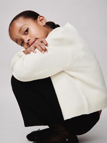 CHAQUETA PUNTO BOTONES FLORES RASO - Crudo de Zara