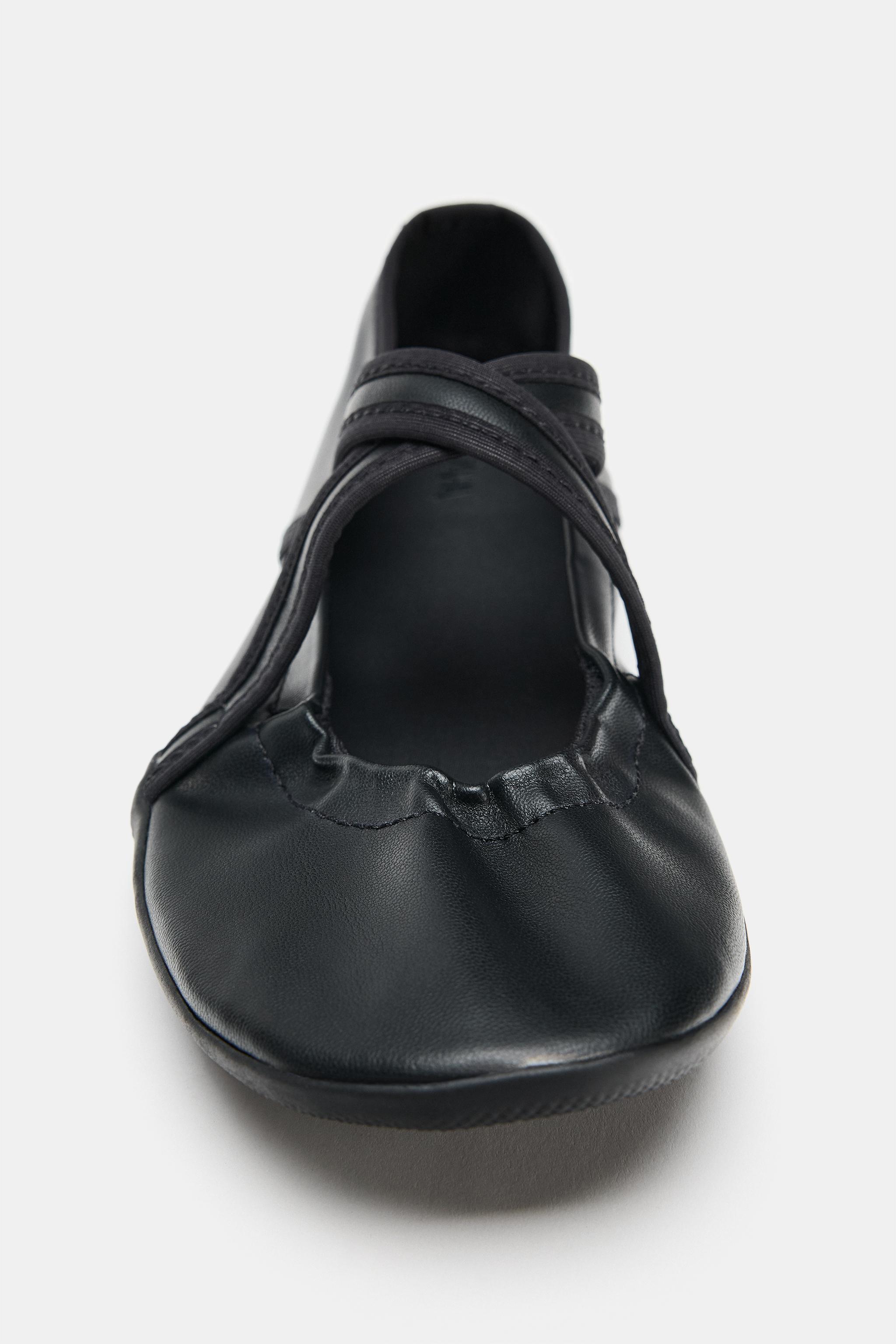 スポーティークロスストラップバレエシューズ - ブラック | ZARA Japan