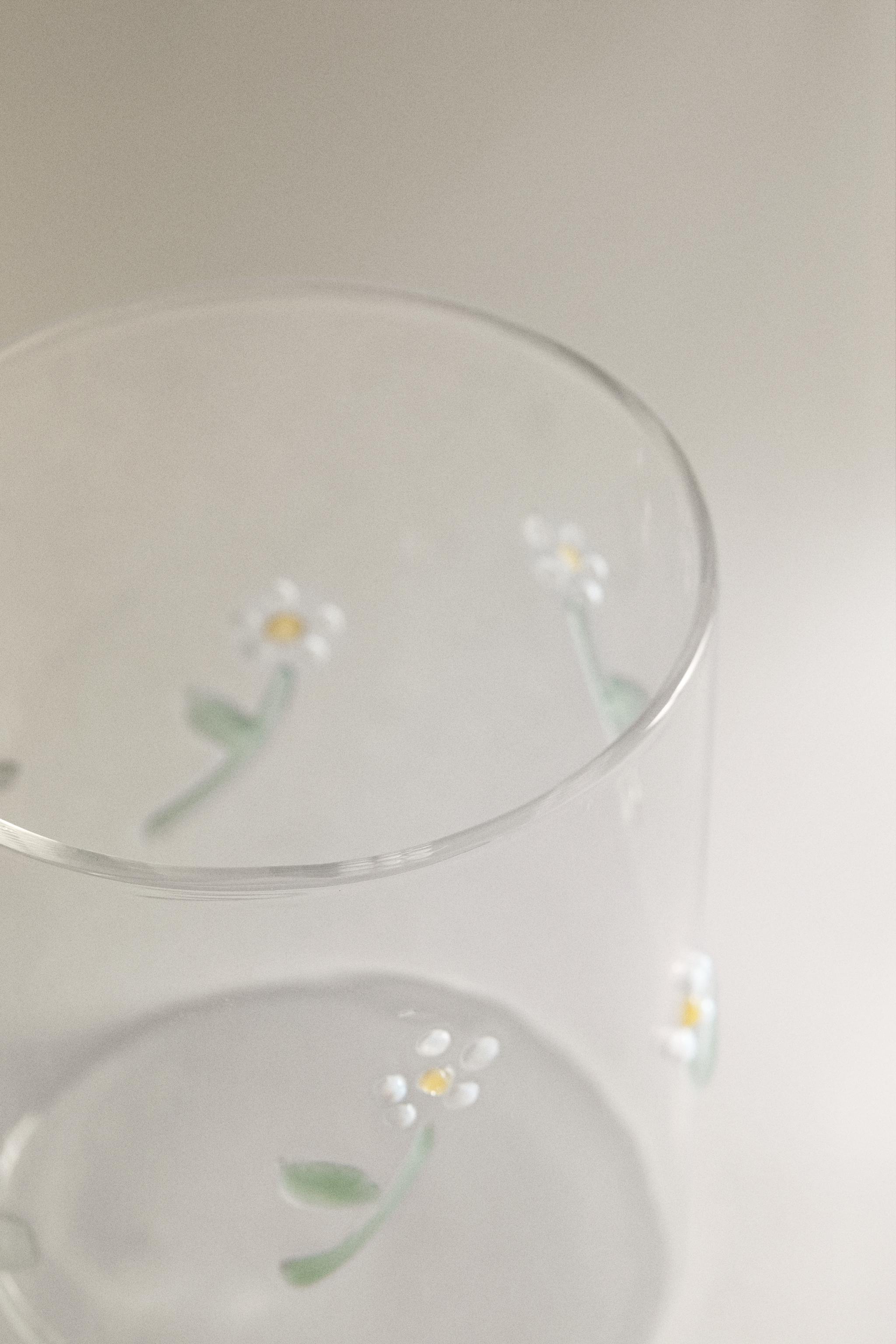 BOROSILICATE GLASS TUMBLER WITH FLORAL APPLIQUÉS