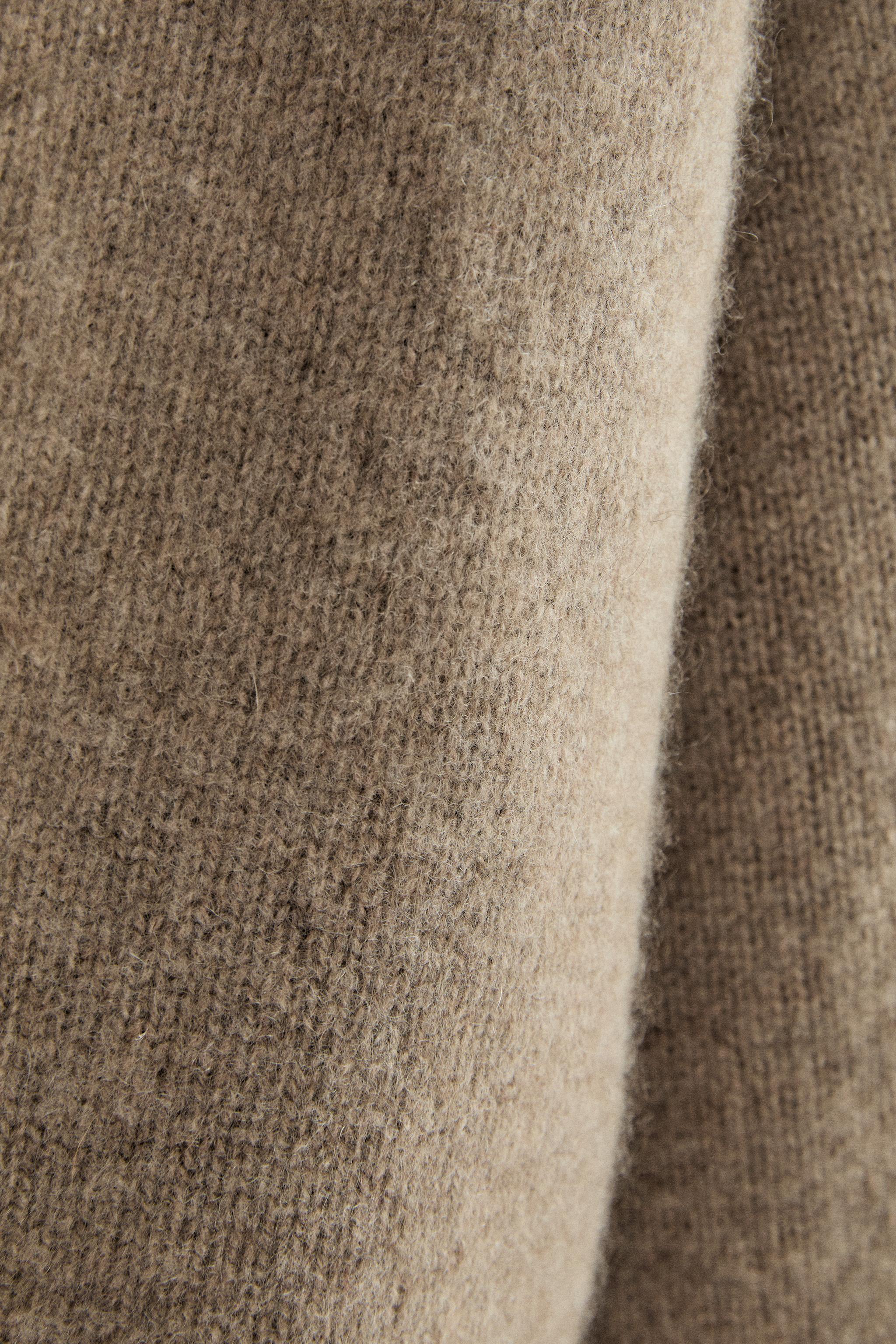 CASHMERE SWEATER WITH BUTTONS