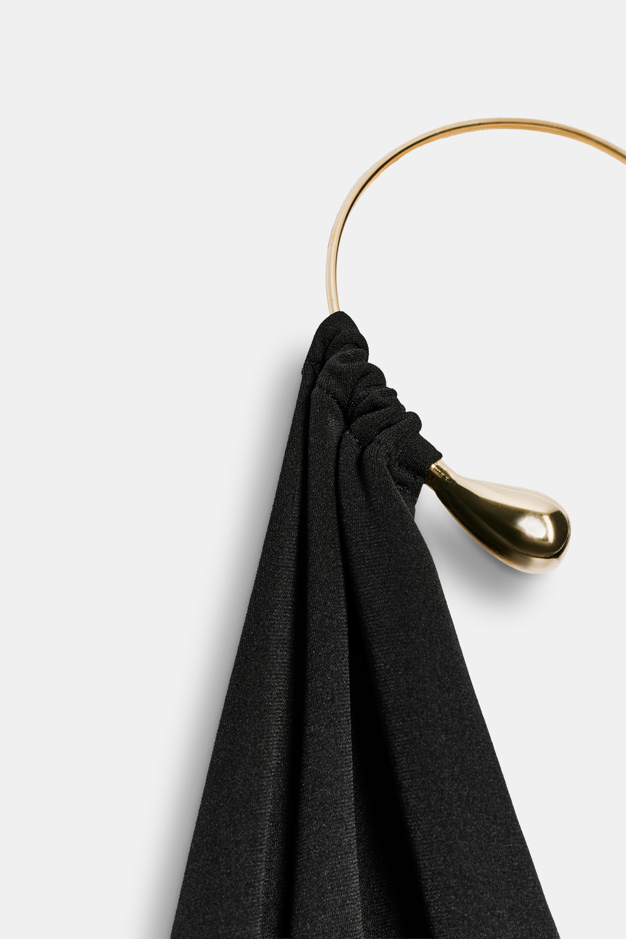 ROBE HALTER CHOKER