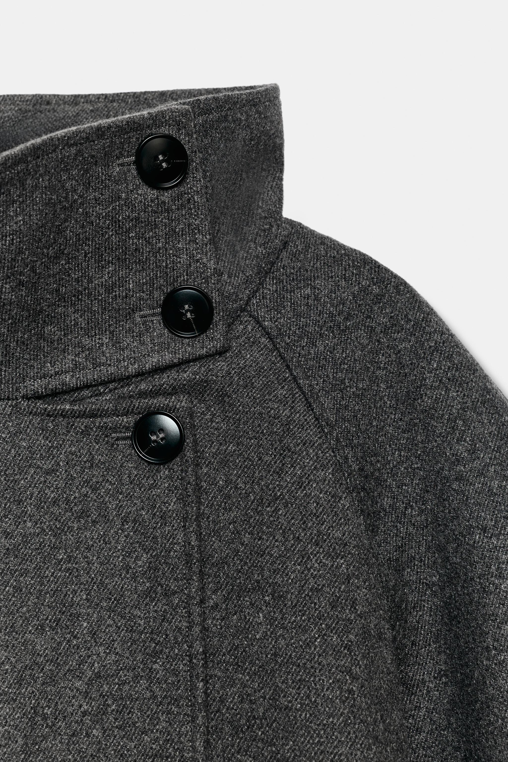 Manteau à col montant avec ceinture