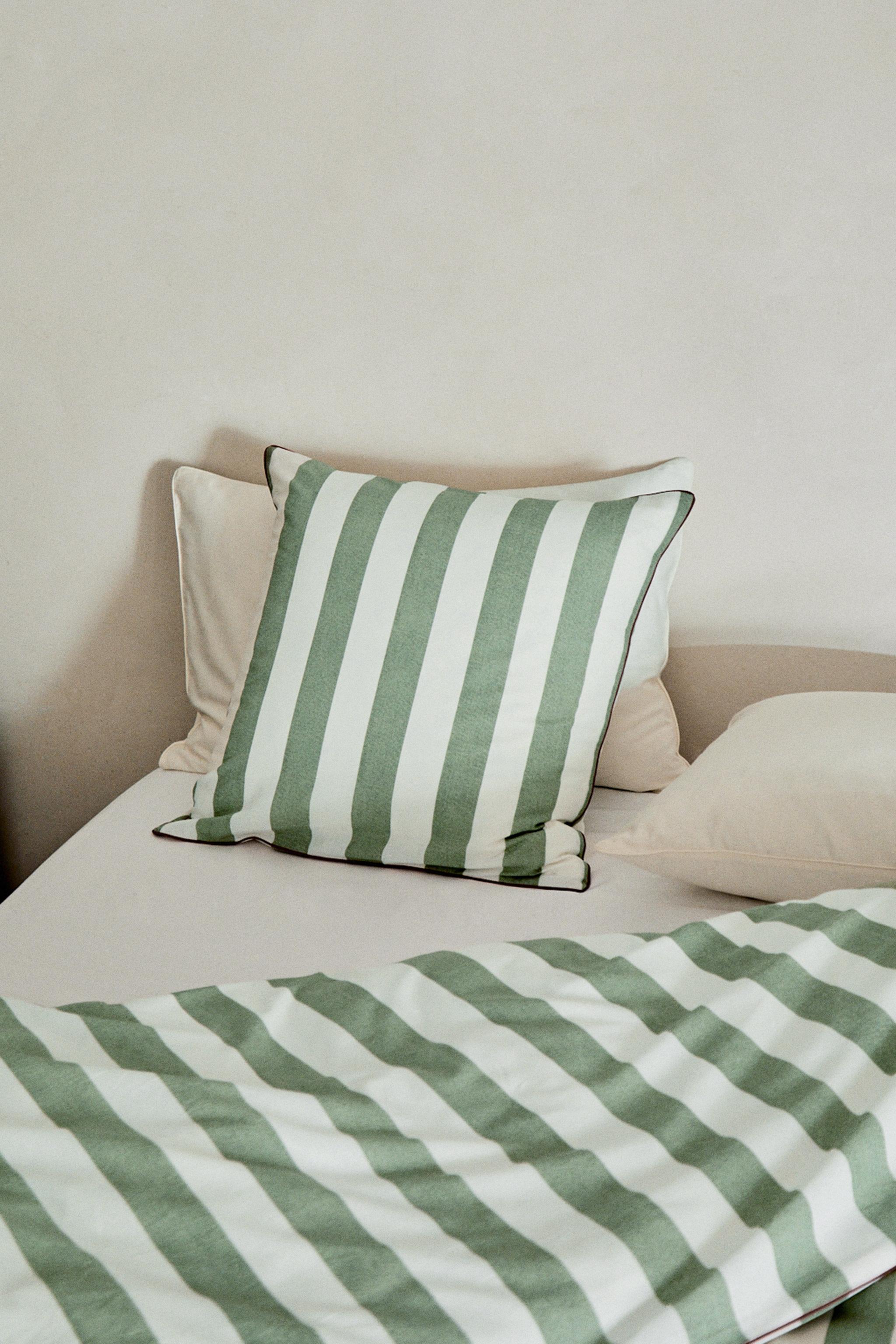 STRIPED FADED COTTON PILLOWCASE