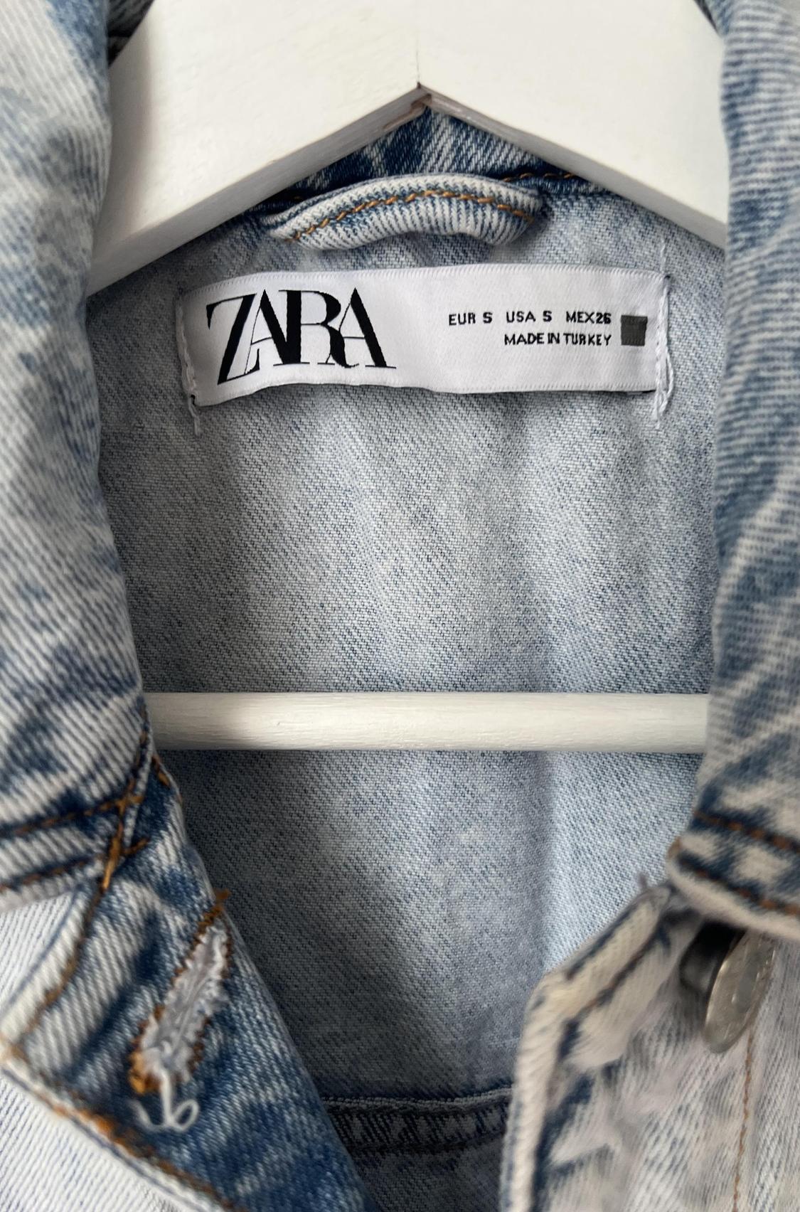 VESTE SANS MANCHES EN JEAN ZARA  TRÈS BON ÉTAT - Image 4