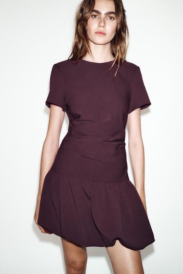 VESTIDO CORTO GLOBO - Berenjena de Zara