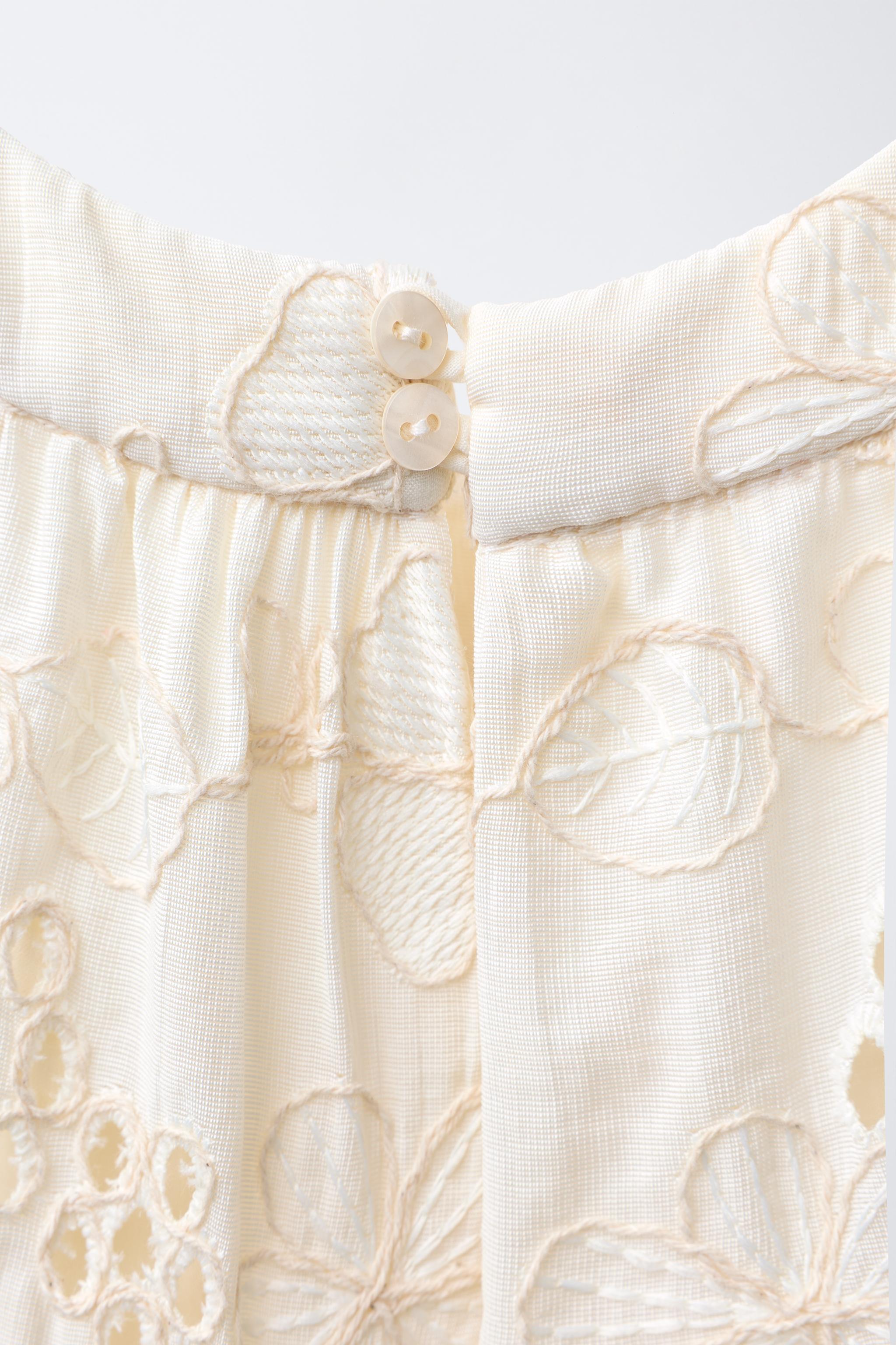 ROBE EN ORGANZA À FLEURS BRODÉES