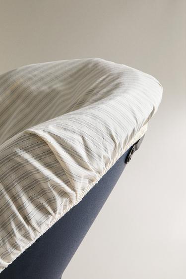 STRIPED CAR SEAT COVER - striped by Zara