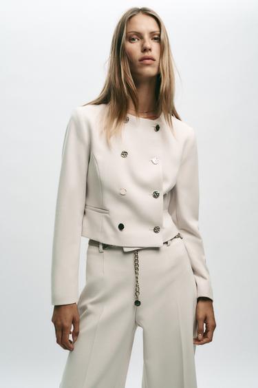 ショート丈ダブルブレスト仕様ブレザーエクリュZaraのショート丈ダブルブレスト仕様ブレザー - エクリュ