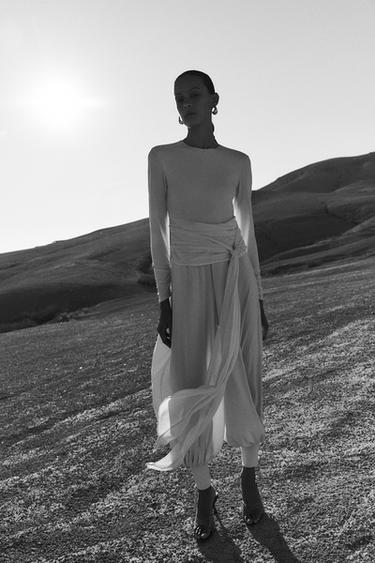 صندل كعب مفتوح من الخلف بلمعات - بني الخاص بـ Zara