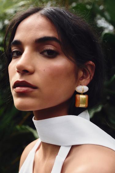 GEOMETRIC RESIN EARRINGS - Golden by Zara