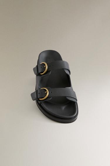 SANDALES PLATES CUIR BOUCLES - Noir de Zara - Image 4