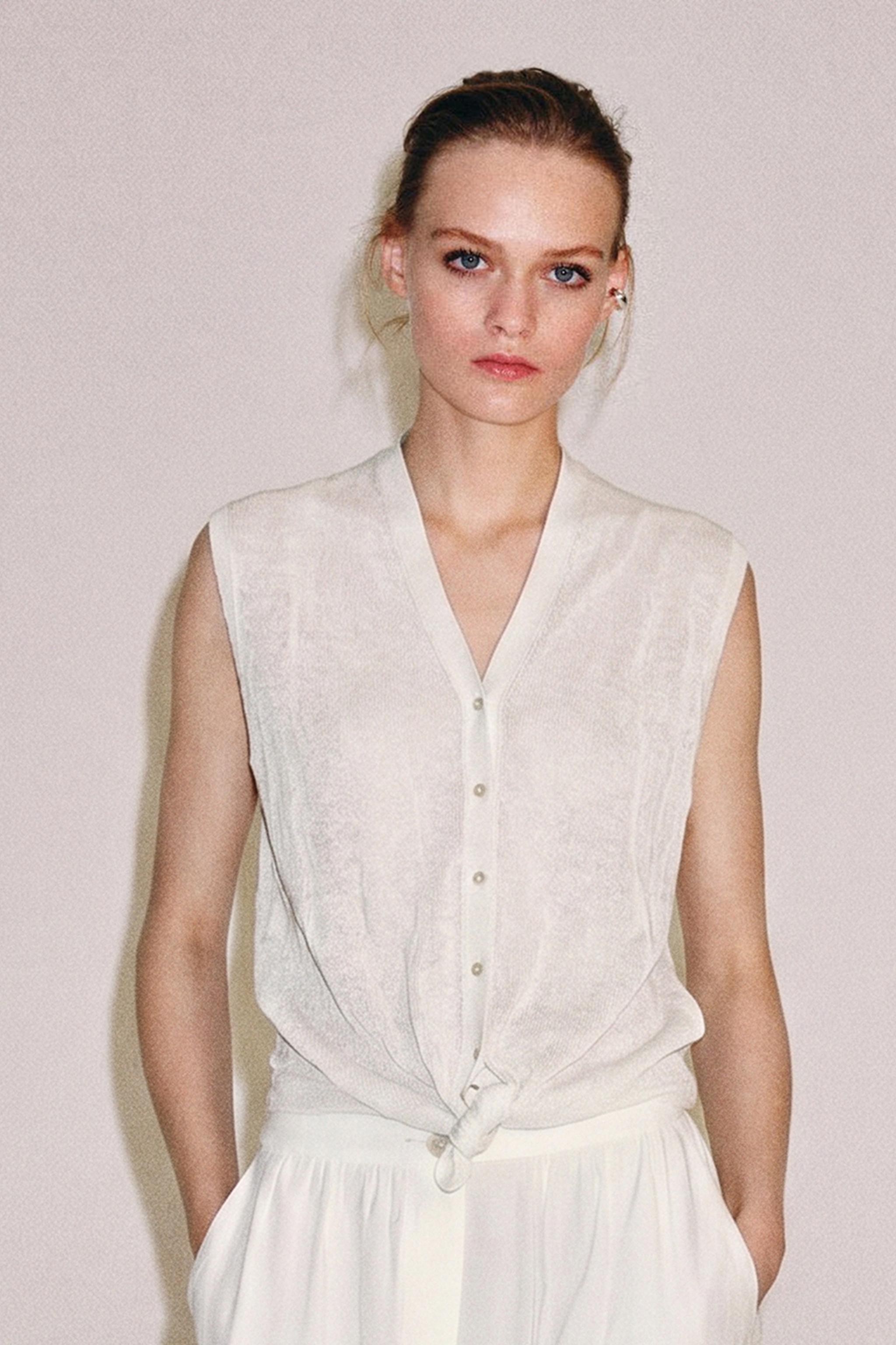 KNOT DETAIL KNIT VEST — Sand