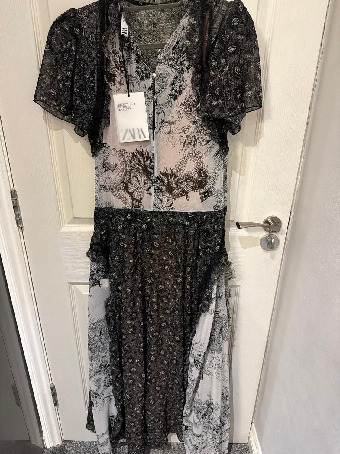 CONTRASTING LACE DRESS - LIMITED EDITION - Image 2