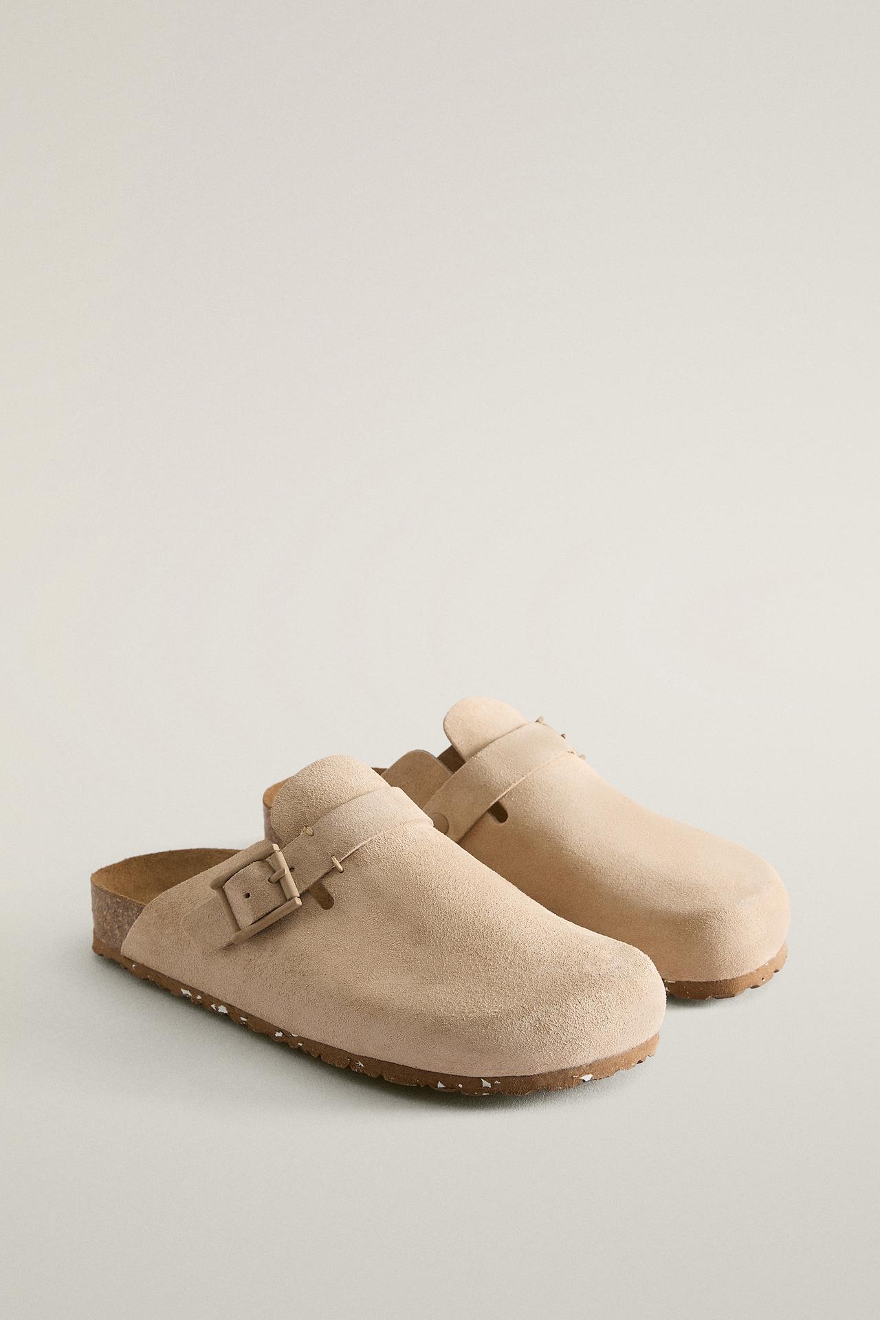 LEATHER CLOGS WITH BUCKLE AND TOPSTITCHING DETAIL — Sand Brown