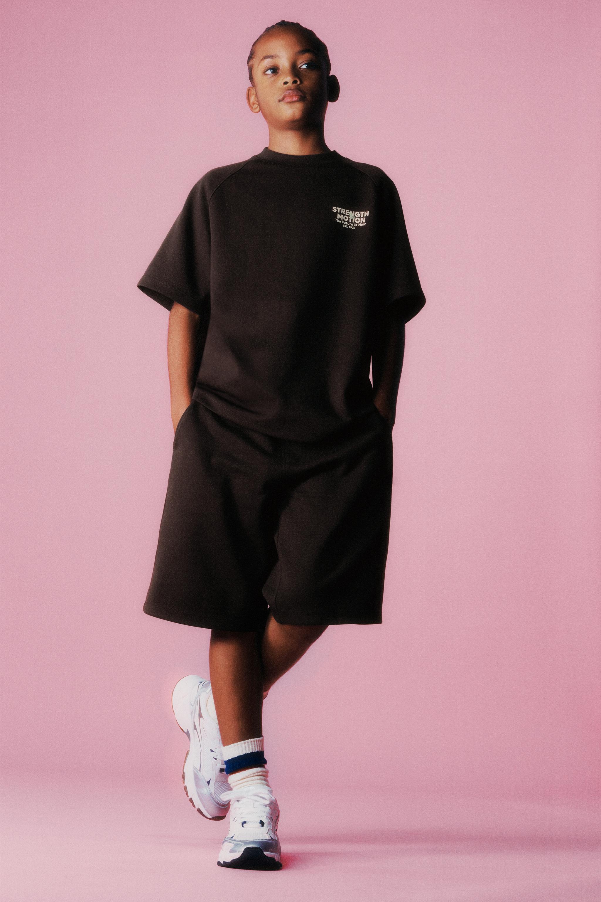 INTERLOCK TEXT T-SHIRT AND BERMUDA SET