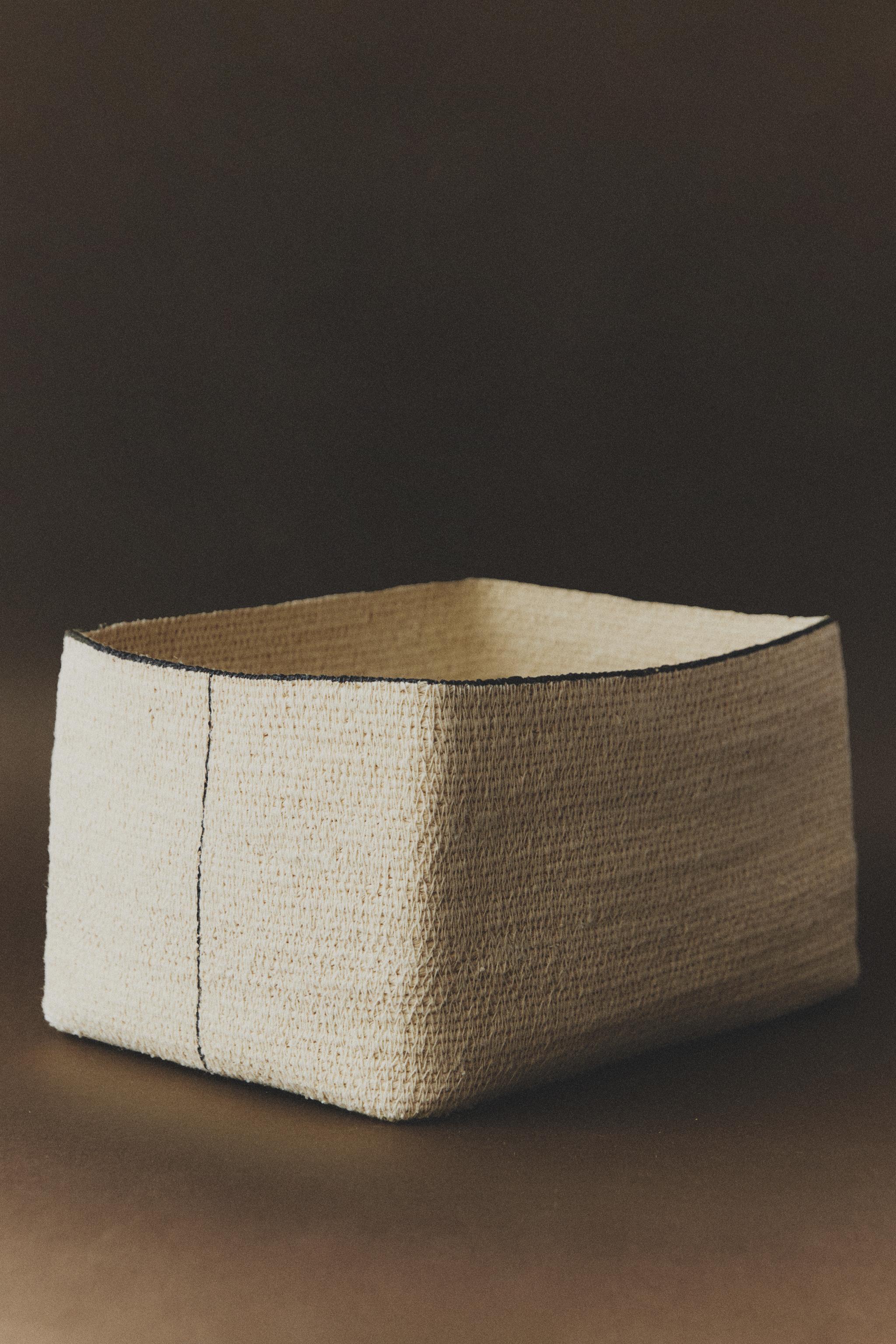 SQUARE BASKET WITH LINE