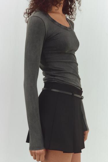 ФУТБОЛКА ИЗ ТКАНИ С ЭФФЕКТОМ ПОТЕРТОСТИ С ШИРОКИМ ВЫРЕЗОМ — АНТРАЦИТОВО-СЕРЫЙ от Zara — изображение 0