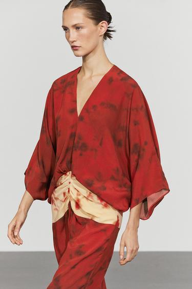 Robe fluide imprimée avec ceinture - Rouge soutenu de Zara