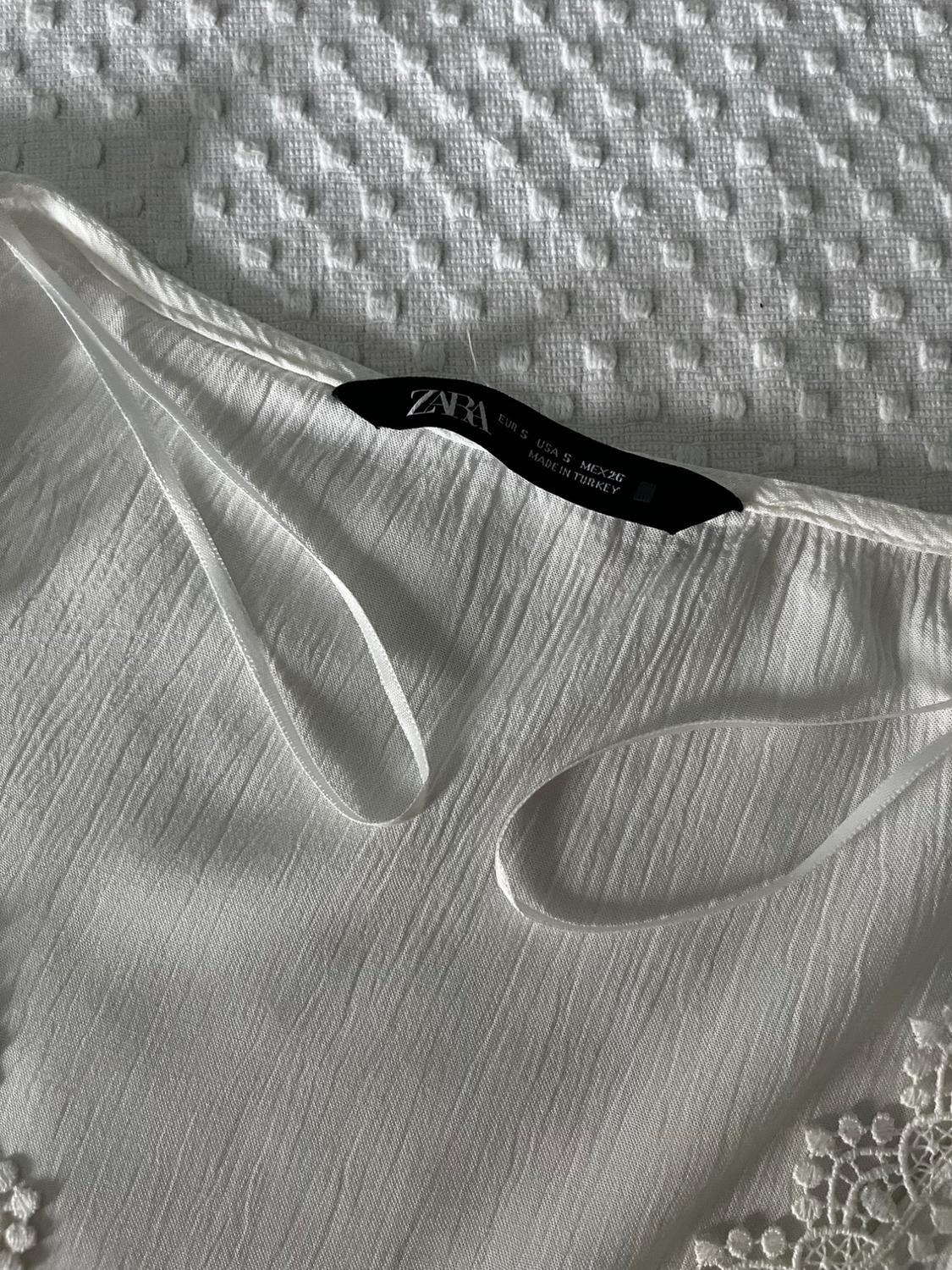 FLOWING BLOUSE WITH MATCHING DETAIL - Image 4