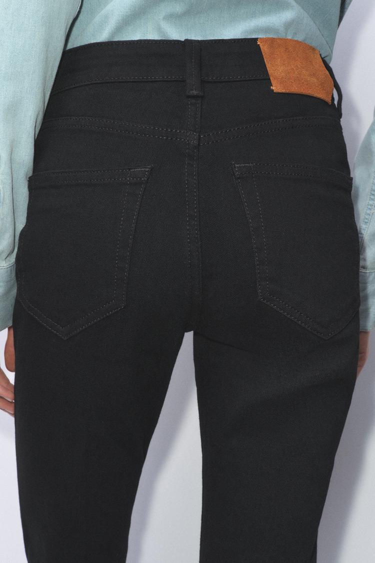 ZW COLLECTION JEANS DE CINTURA MEDIA Y PIERNA ACAMPANADA 4