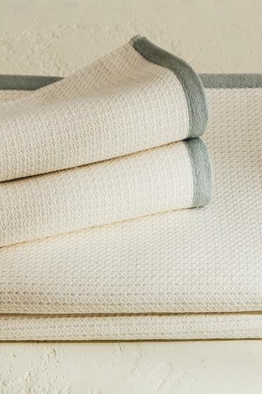 TEXTURED BATH TOWEL WITH TOPSTITCHING - Blue / Green by Zara