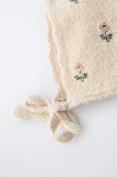 KNIT BONNET WITH FLORAL EMBROIDERY - Light beige by Zara - Image 1