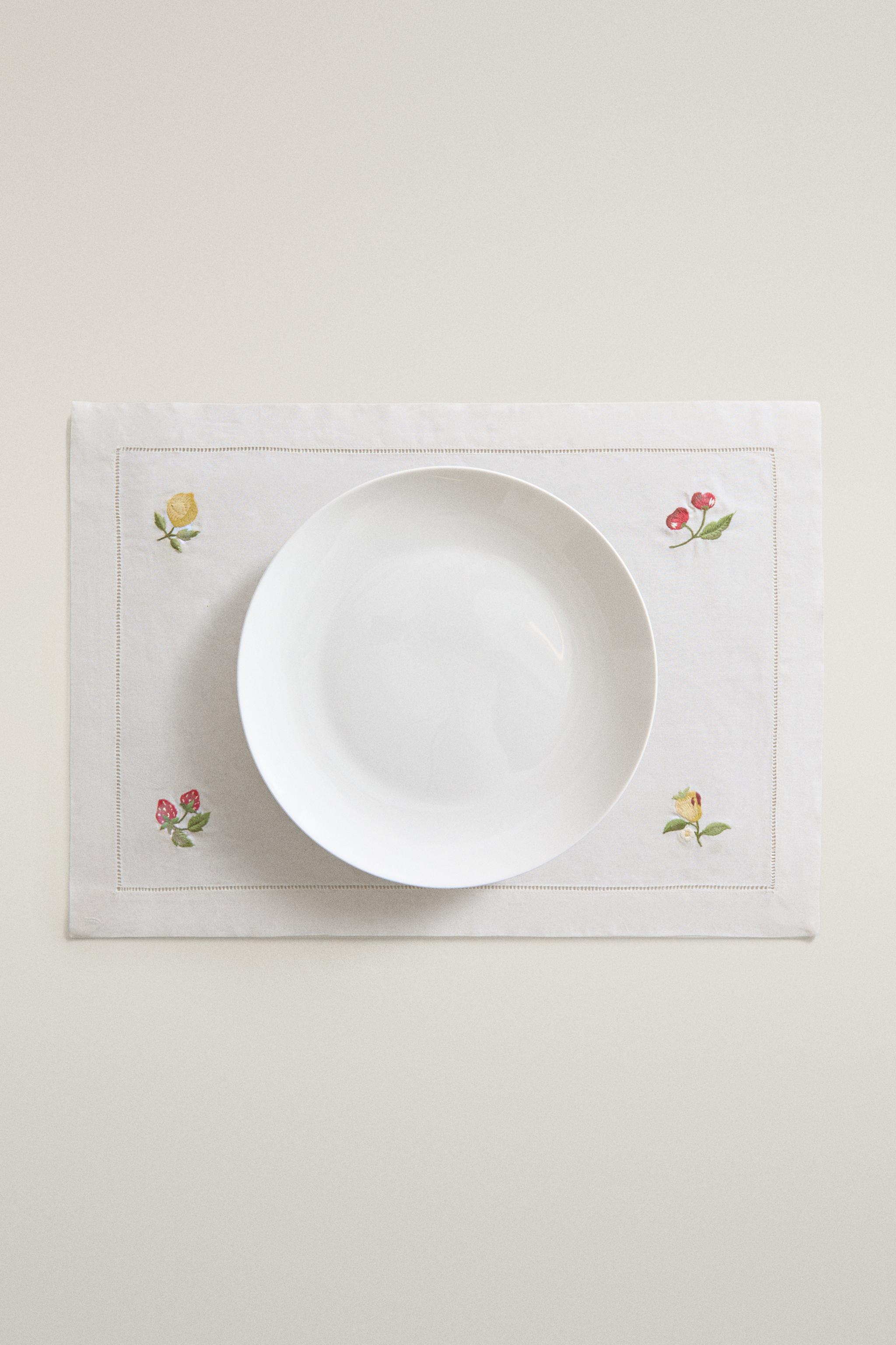EMBROIDERED FRUIT PLACEMAT